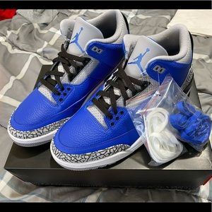 Air Jordan 3 | Varsity Royal Cement